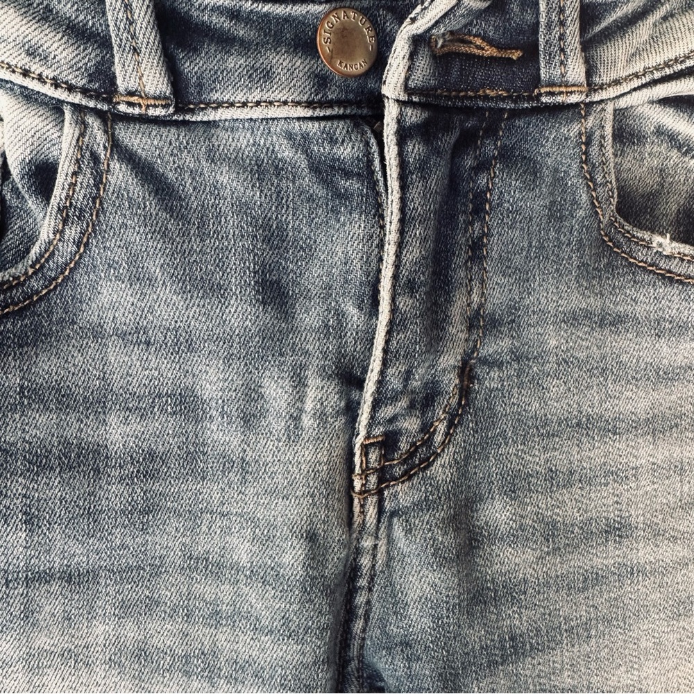 Raw hem Flare Jeans in Classic Blue - Picture 4 of 9